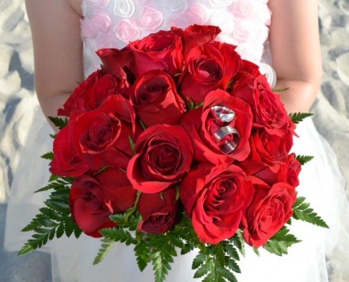 Brautstrauß aus roten Rosen